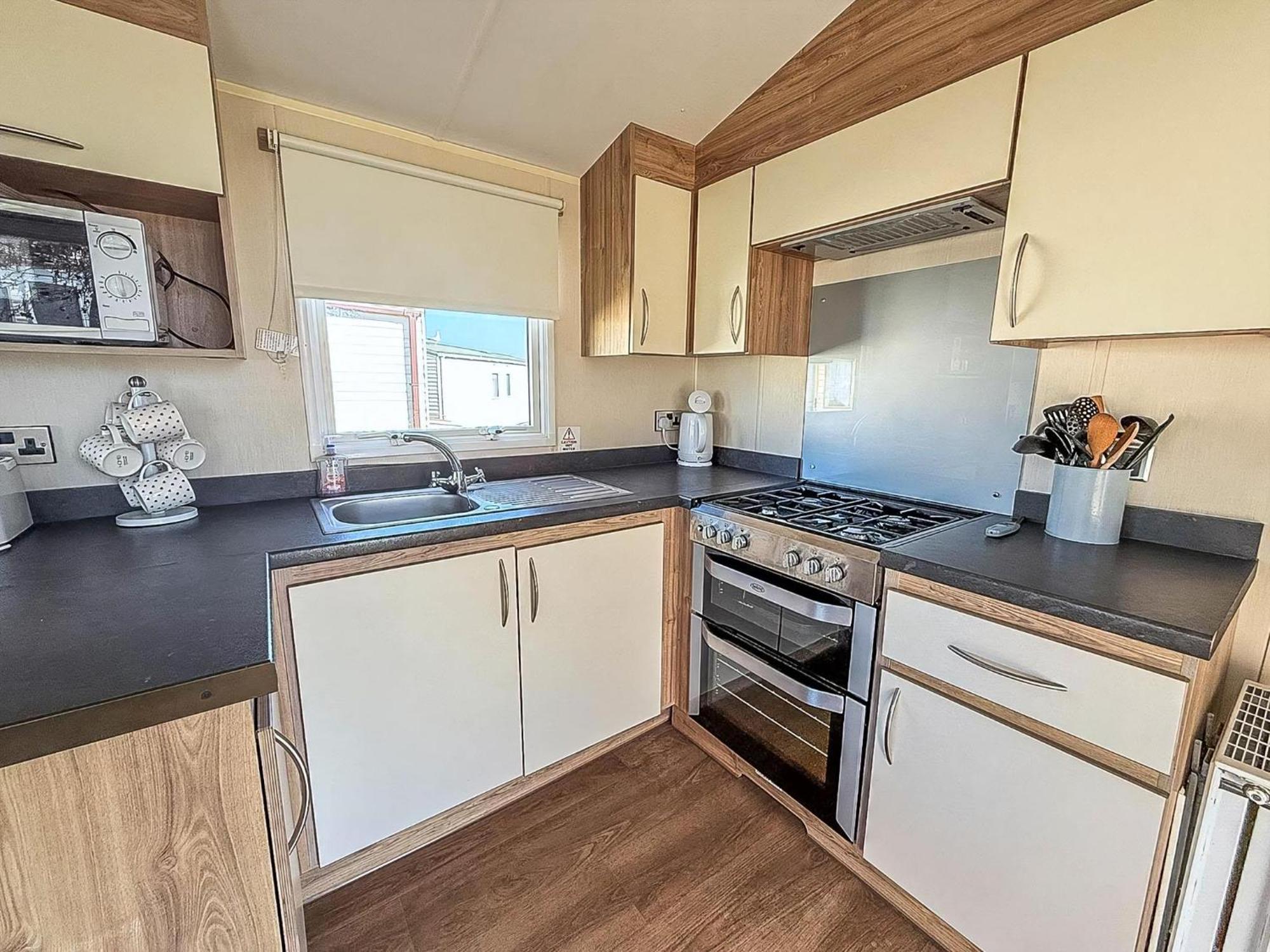 8 Berth Caravan For Hire At St Osyth Beach Ref 28047R Clacton-on-Sea Exterior foto